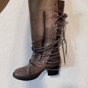 Freebird Coal boots in “Stone”.
